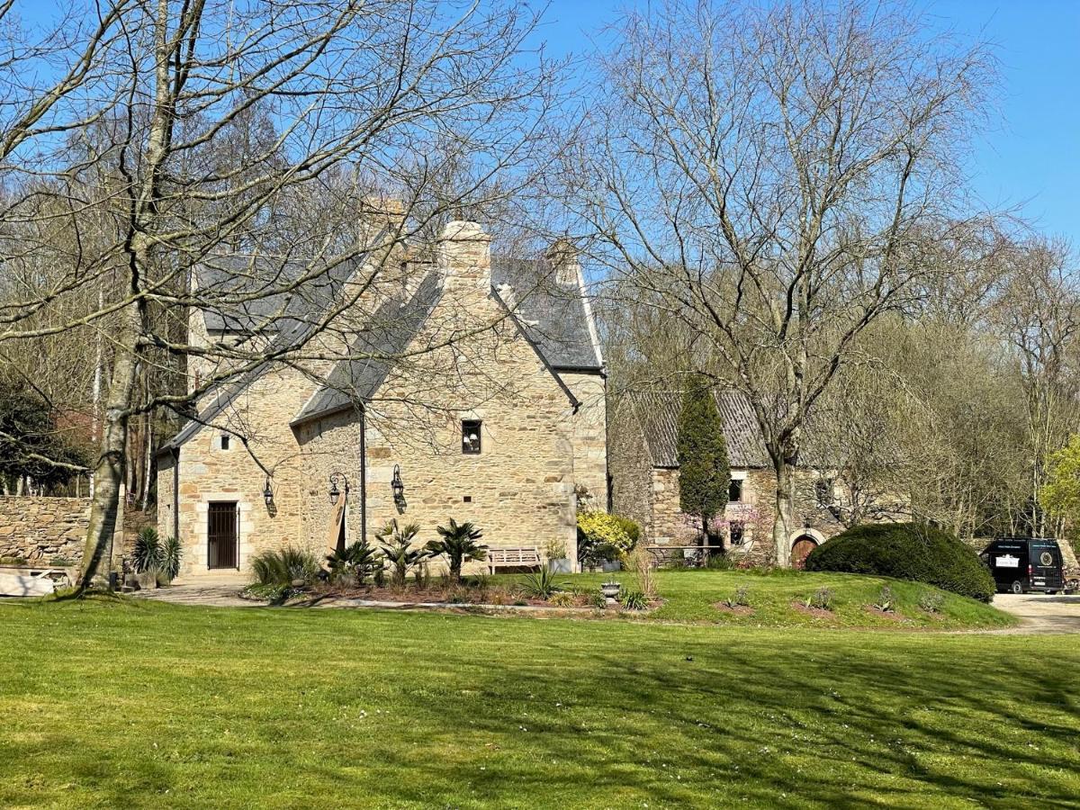 Manoir Medieval Du XV Ieme Siecle Minihy-Treguier Bagian luar foto