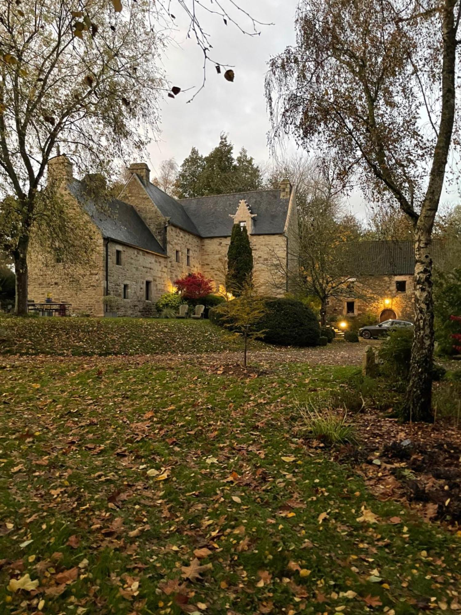 Manoir Medieval Du XV Ieme Siecle Minihy-Treguier Bagian luar foto