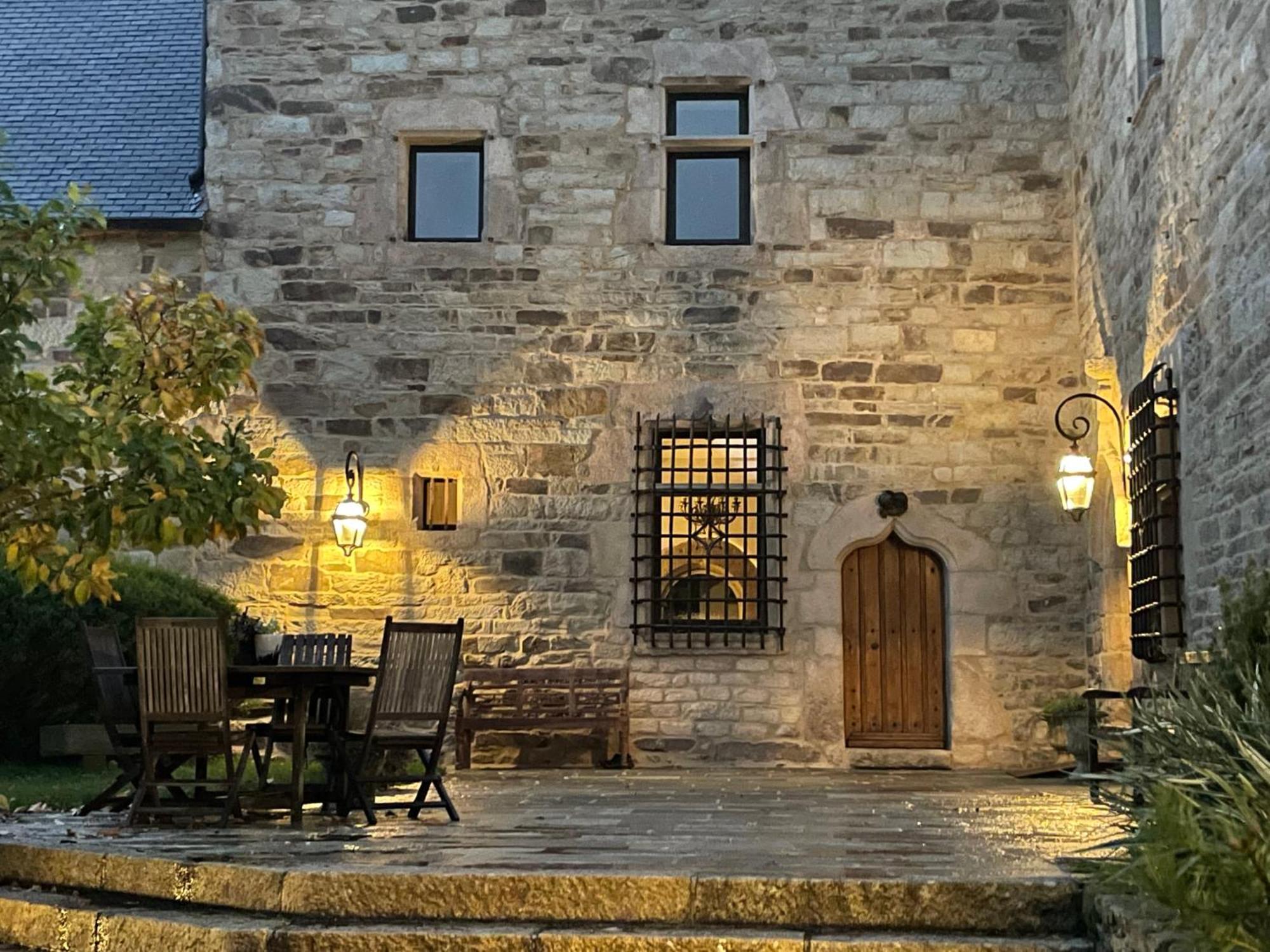 Manoir Medieval Du XV Ieme Siecle Minihy-Treguier Bagian luar foto