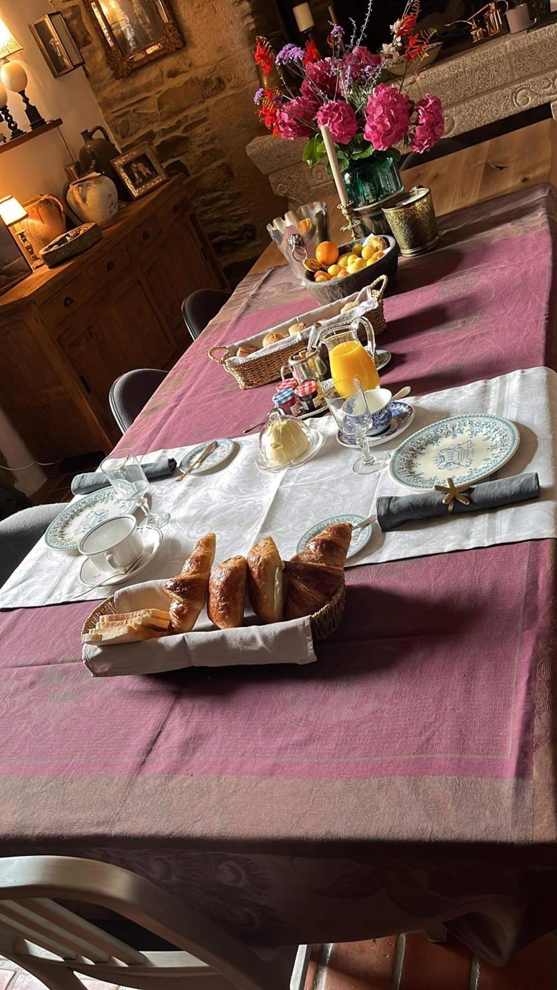 Manoir Medieval Du XV Ieme Siecle Minihy-Treguier Bagian luar foto
